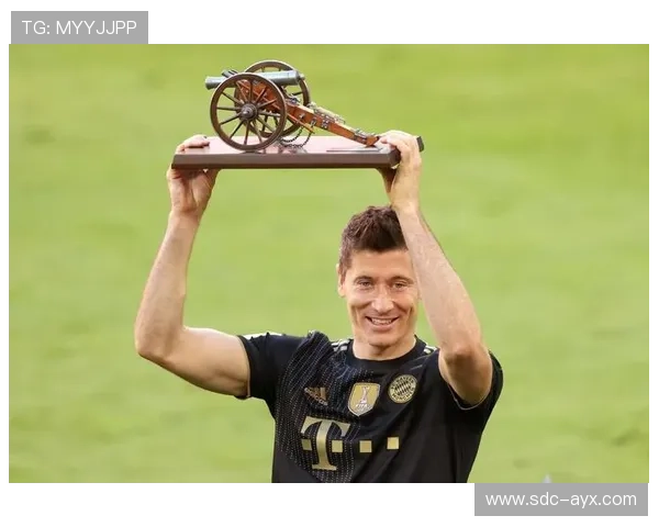 莱万国家队首秀即破门，波兰锋霸初露锋芒