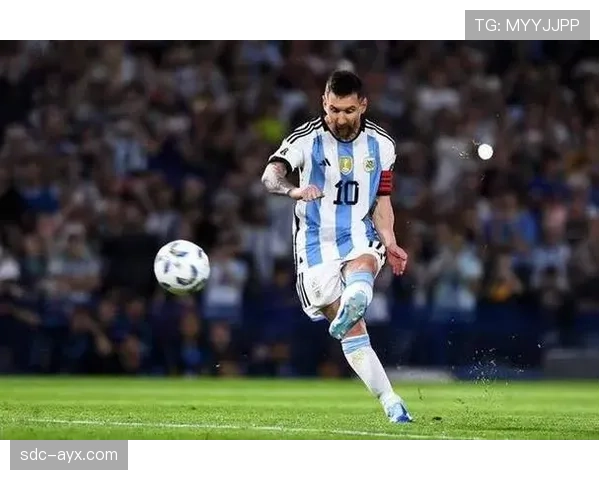 梅西达成国家队百球壮举：足球传奇再添辉煌时刻