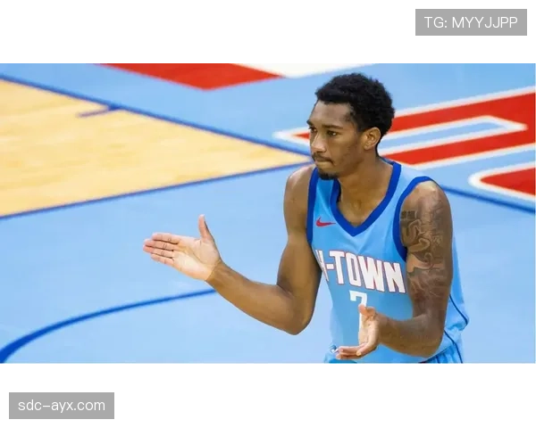 格雷厄姆·波特战术革新显成效,球队状态强势回暖 格雷厄姆·波特战术革新显成效,球队状态强势回暖