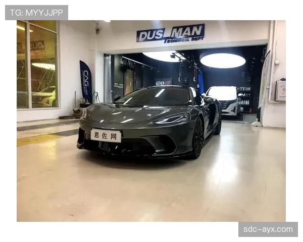 恩佐居然开豪车带娃出门，跟场上那个拼命三郎判若两人！